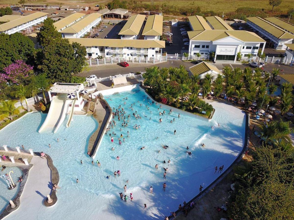 Lacqua Diroma V: Waterpark-Adjacent Apartment Caldas Novas Exterior photo