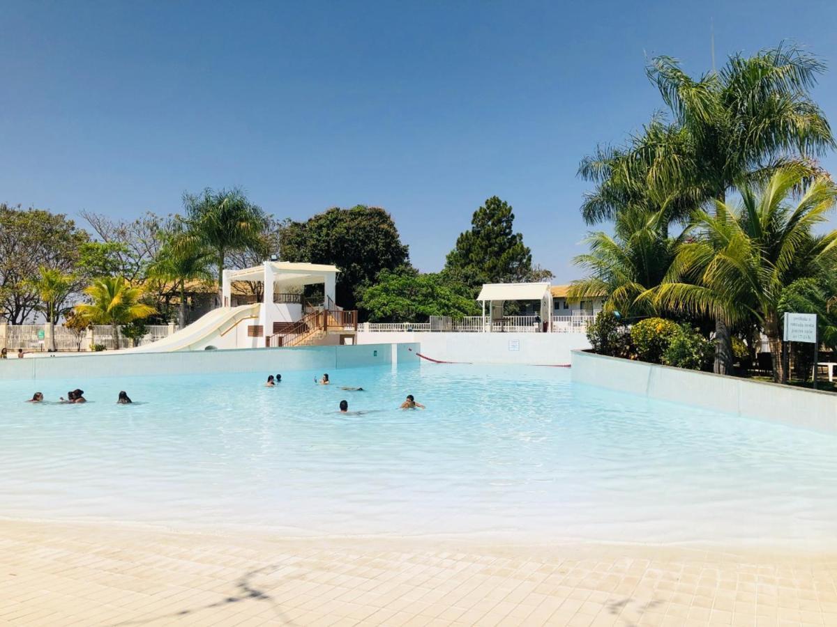 Lacqua Diroma V: Waterpark-Adjacent Apartment Caldas Novas Exterior photo